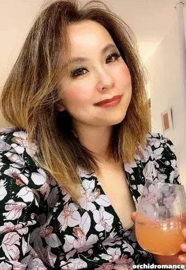 Tina Profile image 2
