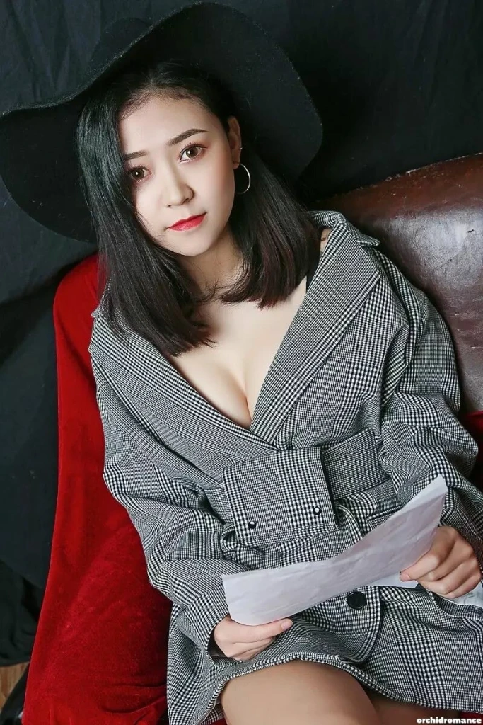 Lily Profile image 3